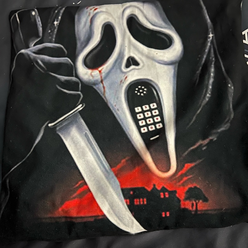 Black and Red Scream Graphic pillow cover